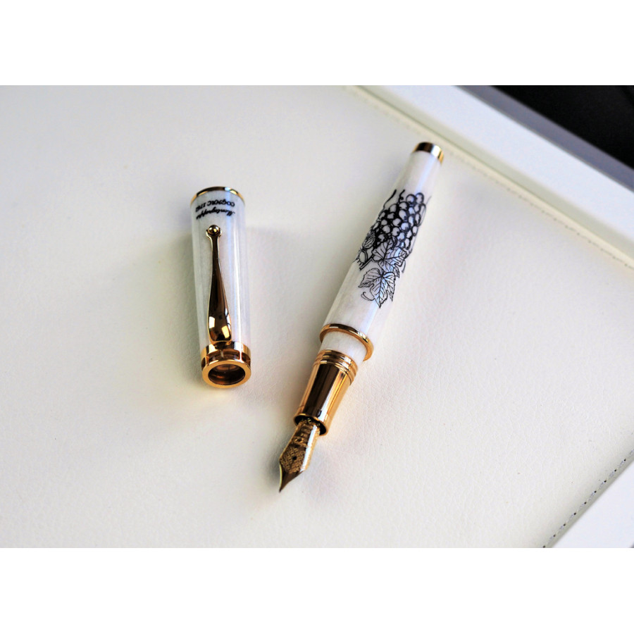 The Cognac Fountain Pen (For Her, Gold Edition)