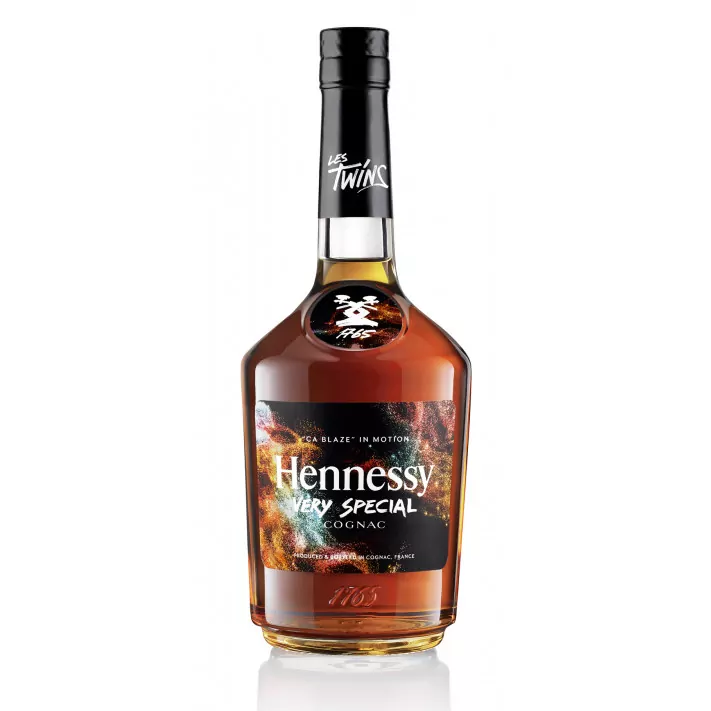 Hennessy VS Edición Limitada por Les TWINS - "CA BLAZE" 01