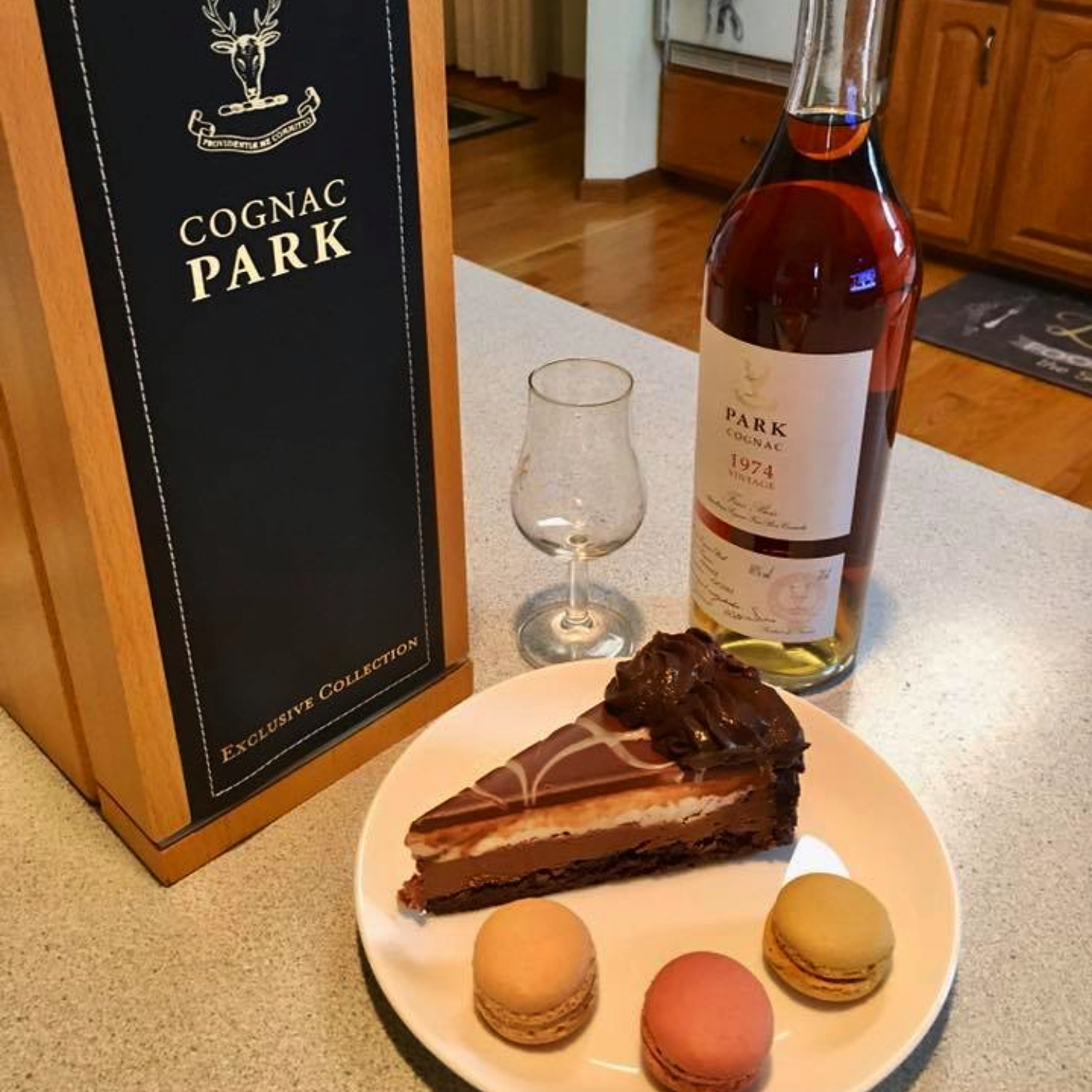 A bottle of Park 1974 paired with cake and macarons